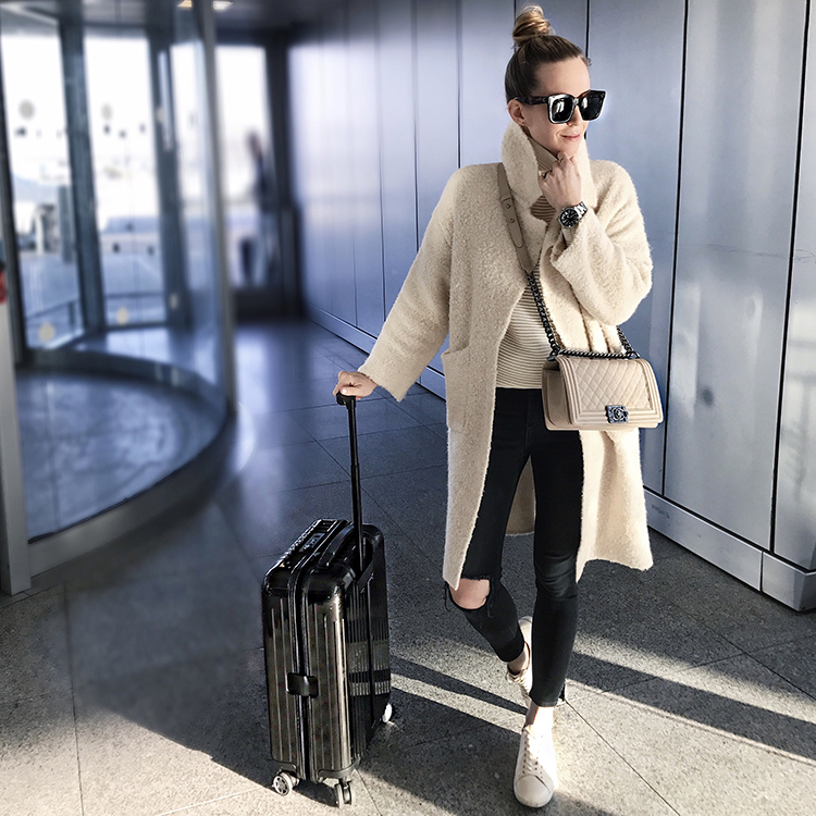 Airport Outfit Ideas to Fly in Style and Comfort